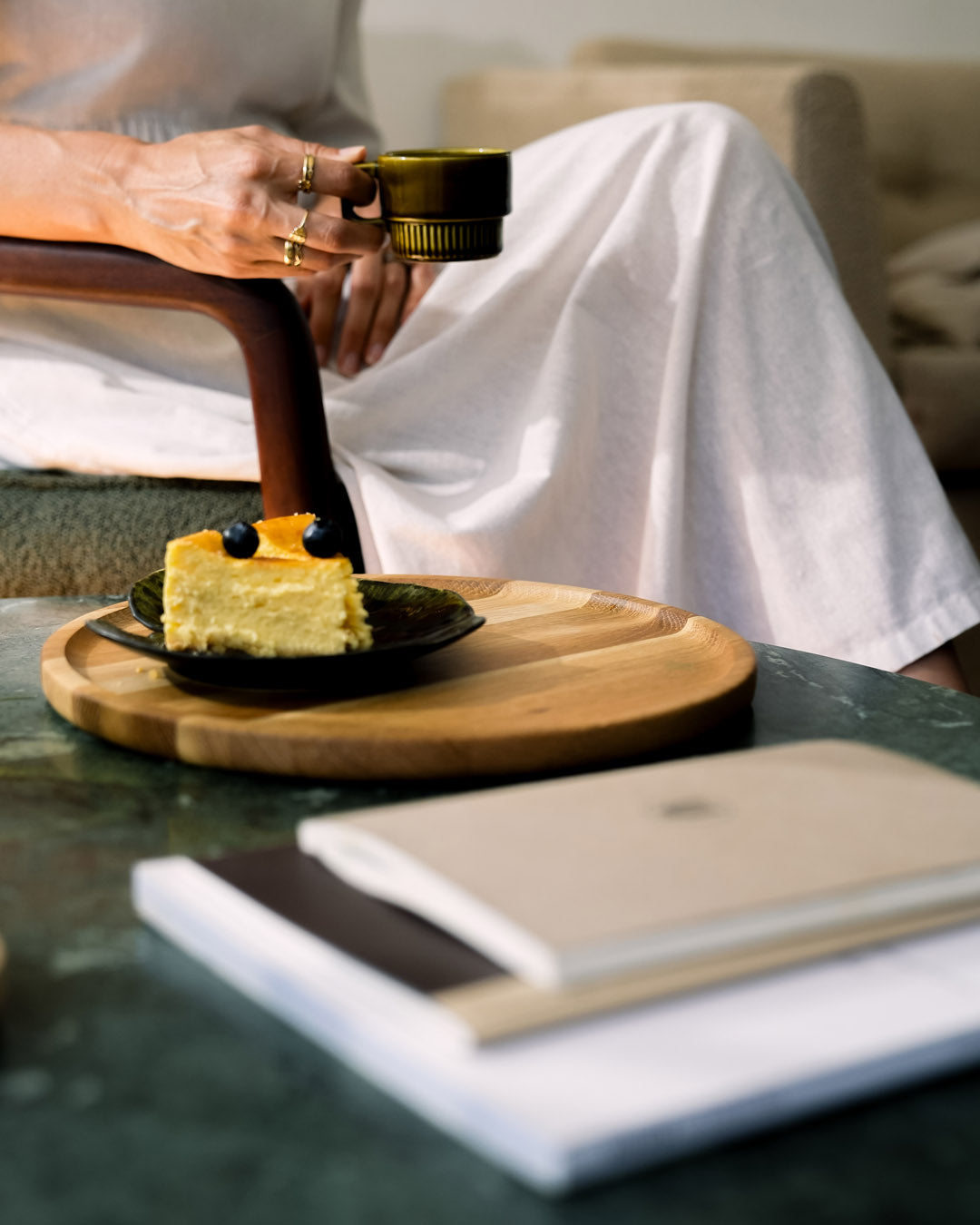 STRATA ROUND WOODEN TRAY