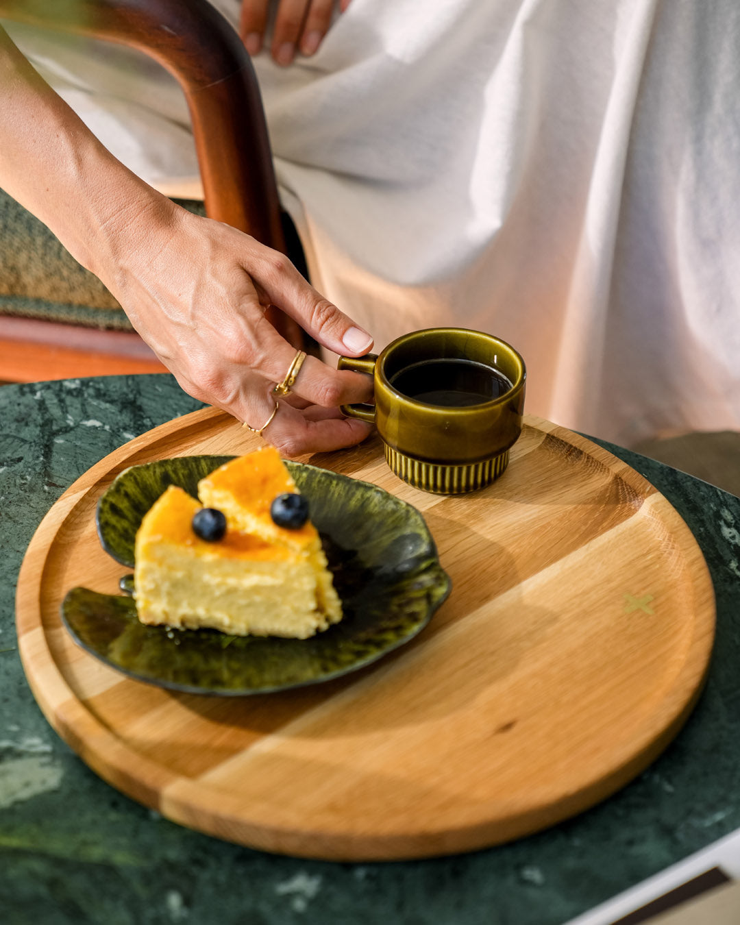 STRATA ROUND WOODEN TRAY