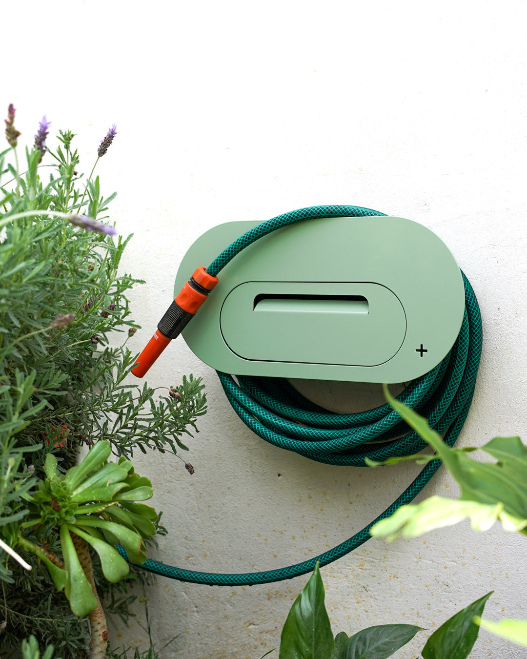 WALL MOUNTED HOSEPIPE HOLDER