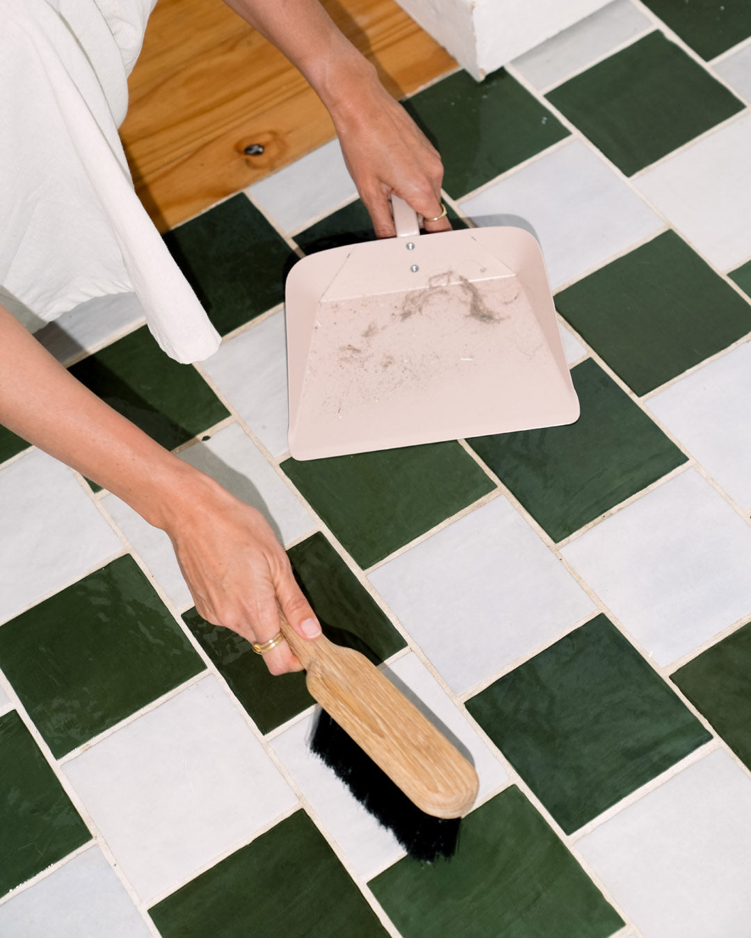 SKOPPIE | STEEL DUSTPAN AND BRUSH – Pedersen + Lennard Global